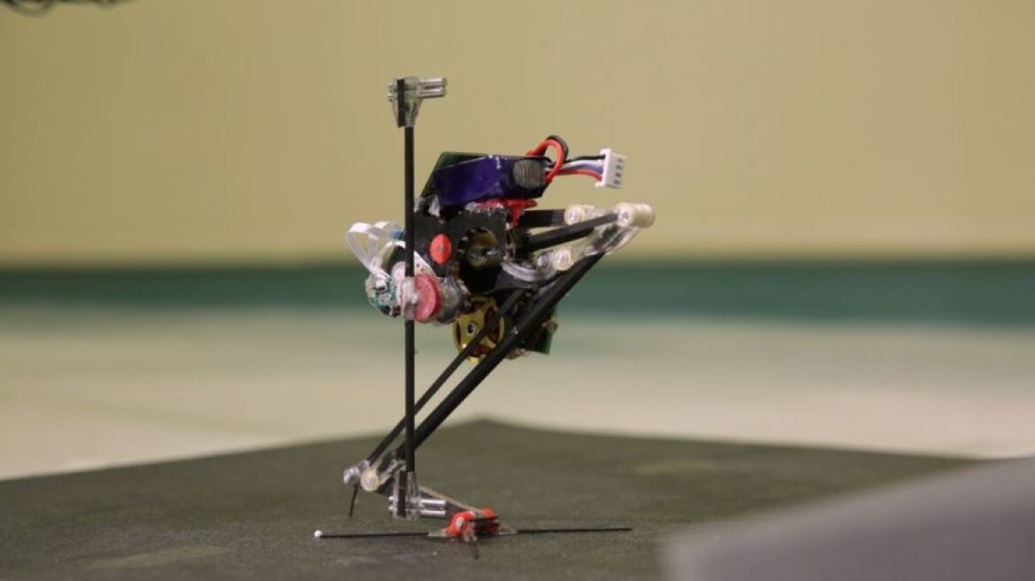 «Salto»: Το μονοπόδαρο ρομπότ που κάνει ...παρκούρ!   